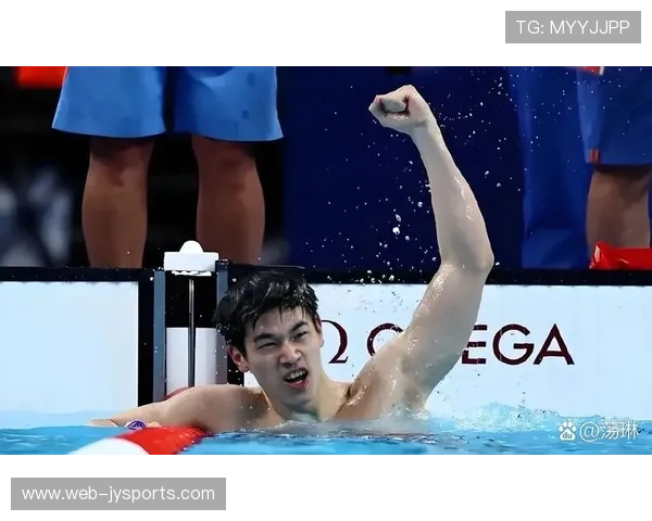 张展硕200米自由泳1分44秒86夺冠，潘展乐获季军