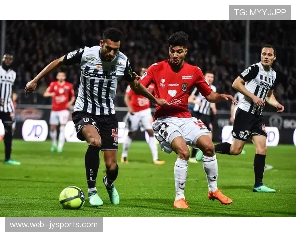 法甲头部球队商业开发差距缩小,中小俱乐部经营压力增大