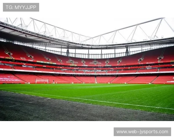 英超球场设施升级，安菲尔德与老特拉福德历史与现代交融